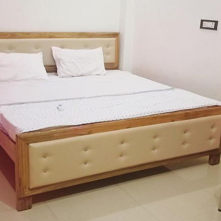 Maa Savitri Gest House Hotel Ayodhya Eksteriør billede